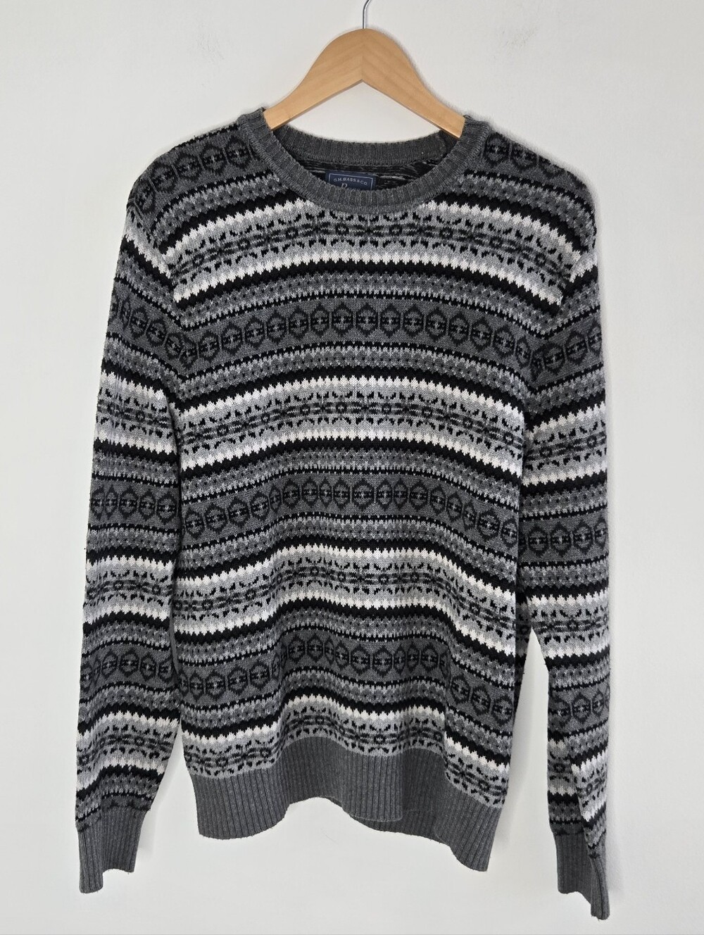 G.H. Bass & Co. Black, Gray, and White Patterned Crewneck Sweater Size Medium